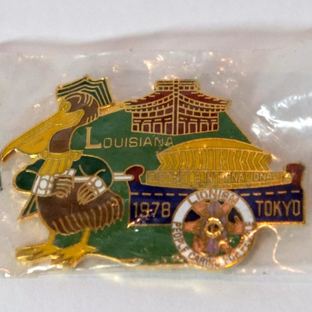 VINTAGE 1978 LIONS CLUB PIN LOUISIANA, TOKYO DISTRICT 8 INTERNATIONAL (SEALED)